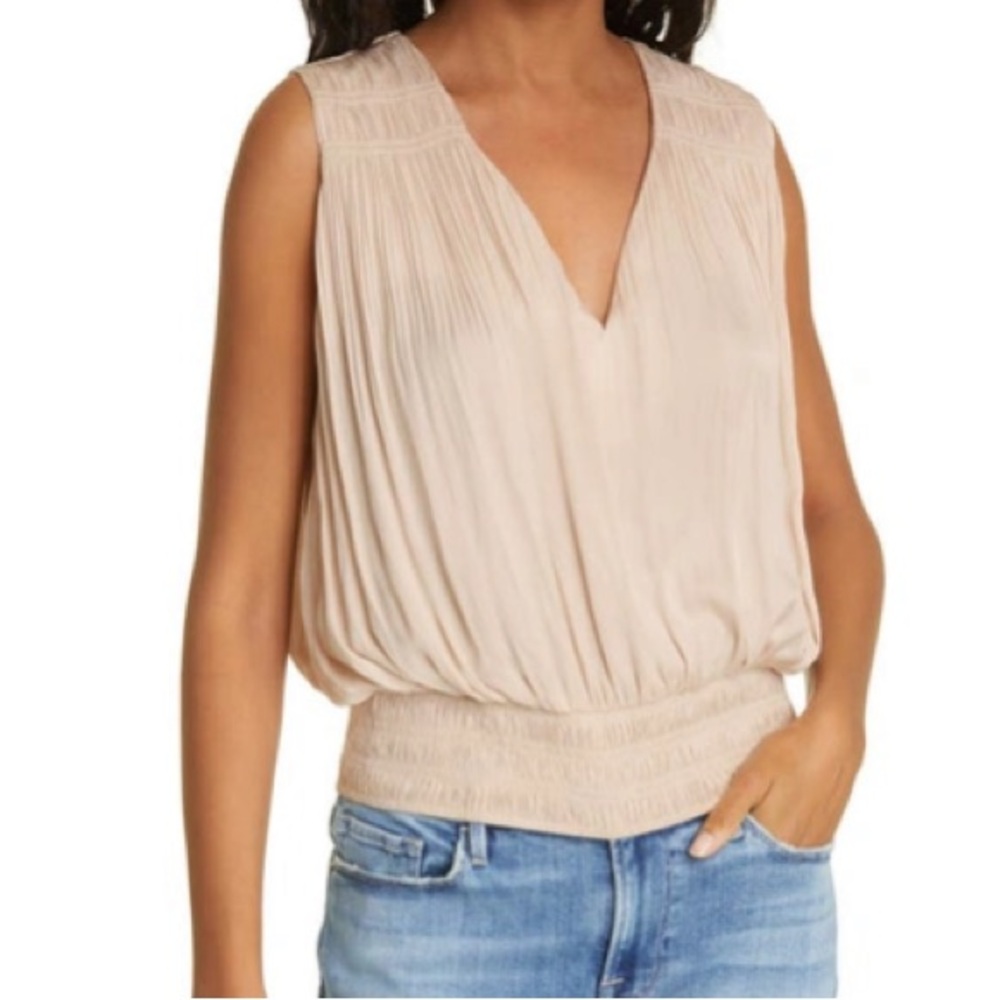 Frame Pleat V-neck Top In‎ Blush
